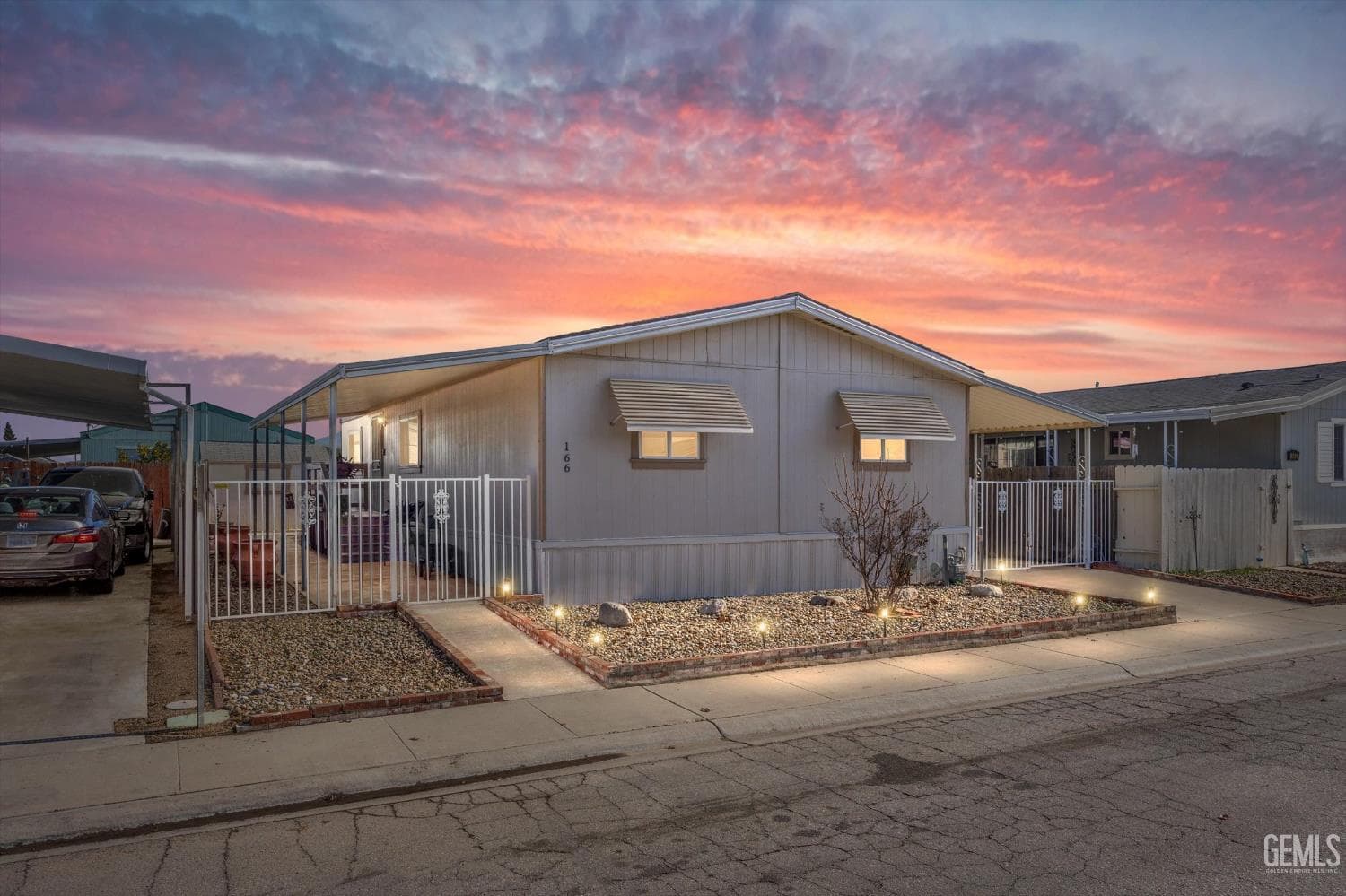 1301 Taft Highway