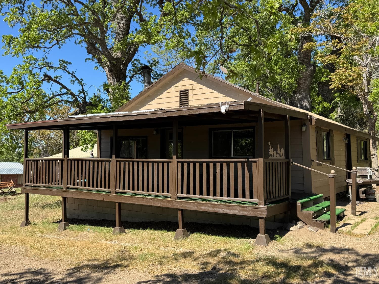 1 Maple Ave