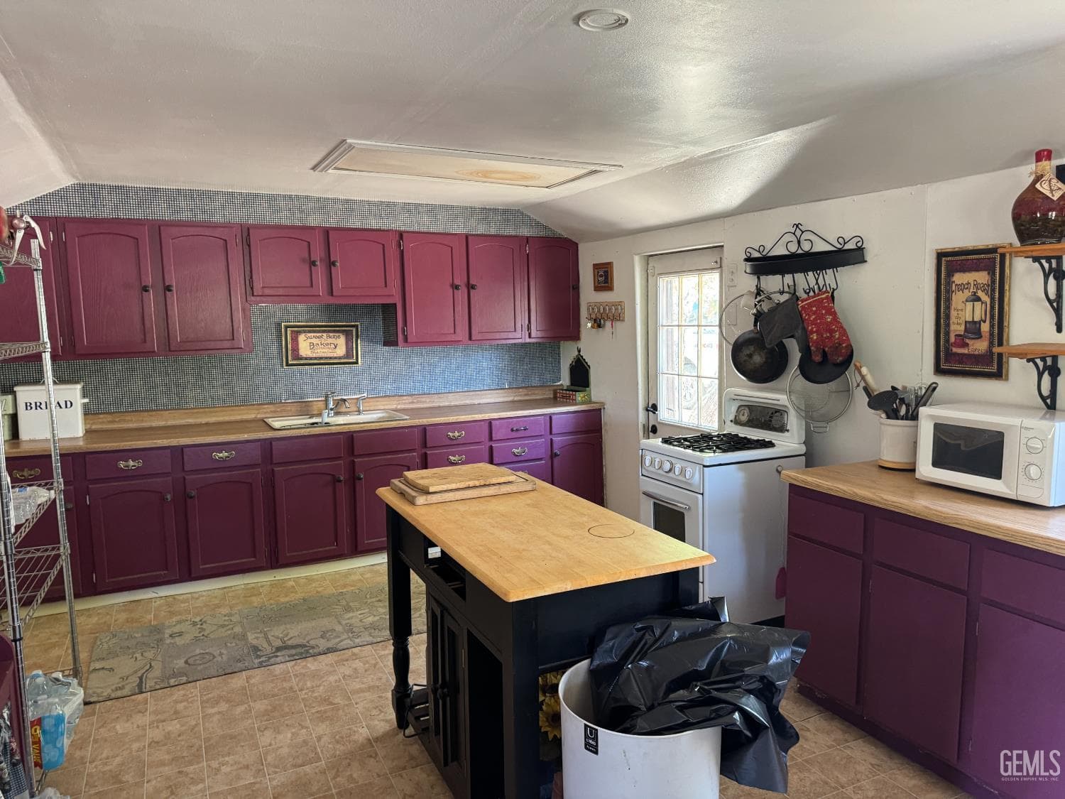 1 Maple Ave — photo 4