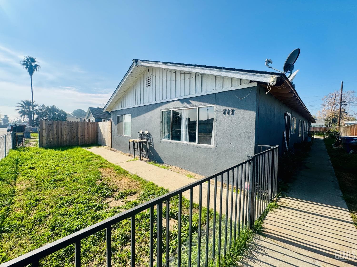 713 Iris Street