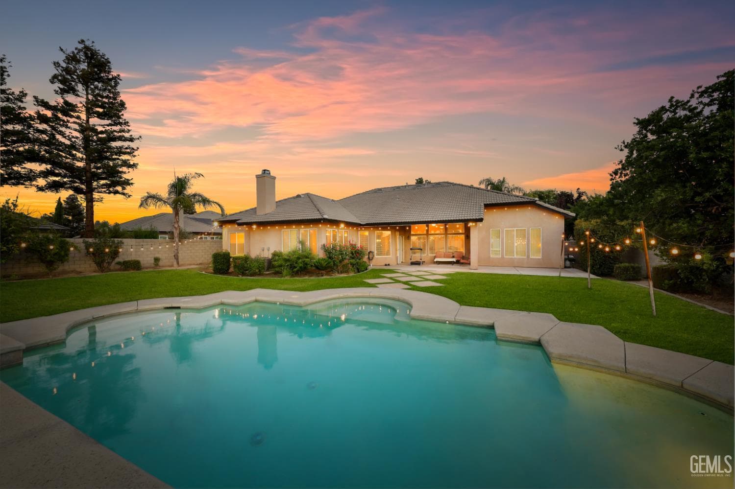 12504 Crown Crest Drive — photo 2