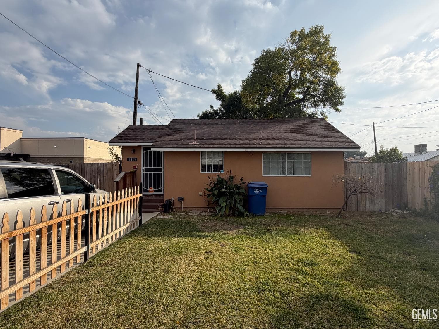 121 Roberts Lane