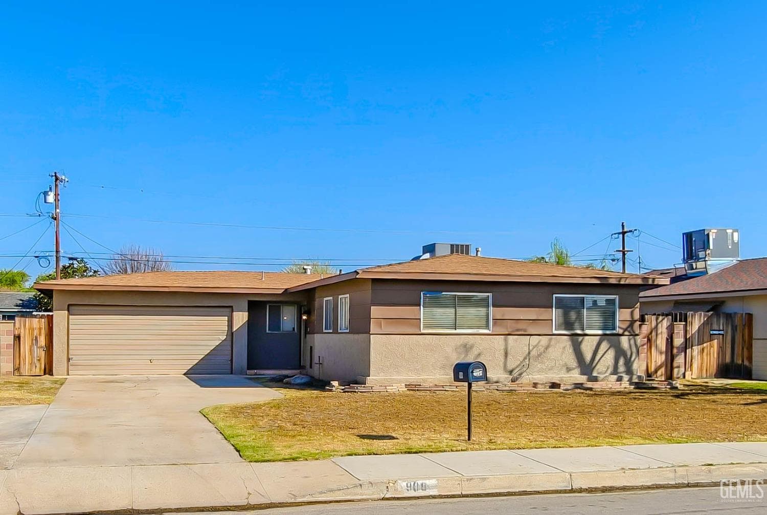 908 Roberts Lane