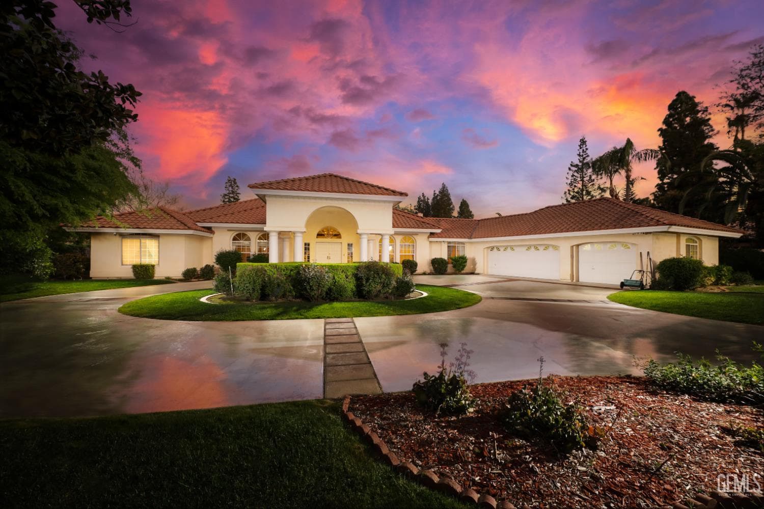 7301 Calle Sagrada