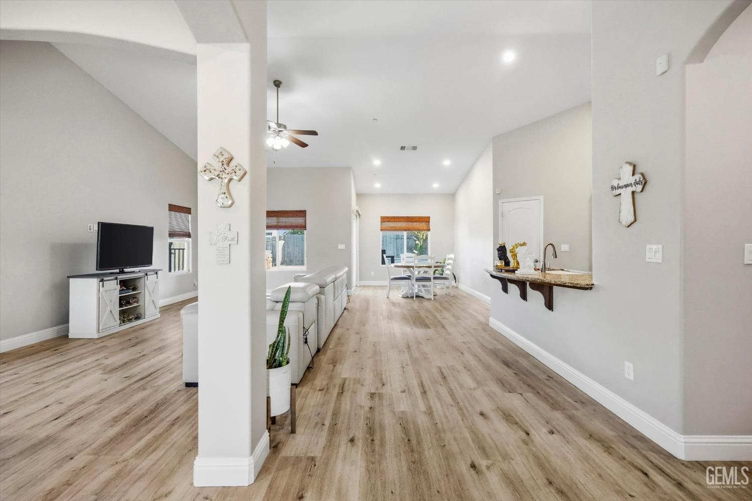 6405 Thorton Avenue — photo 6