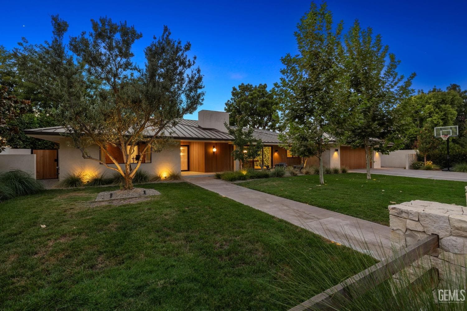 1217 Tam O Shanter Drive — photo 3