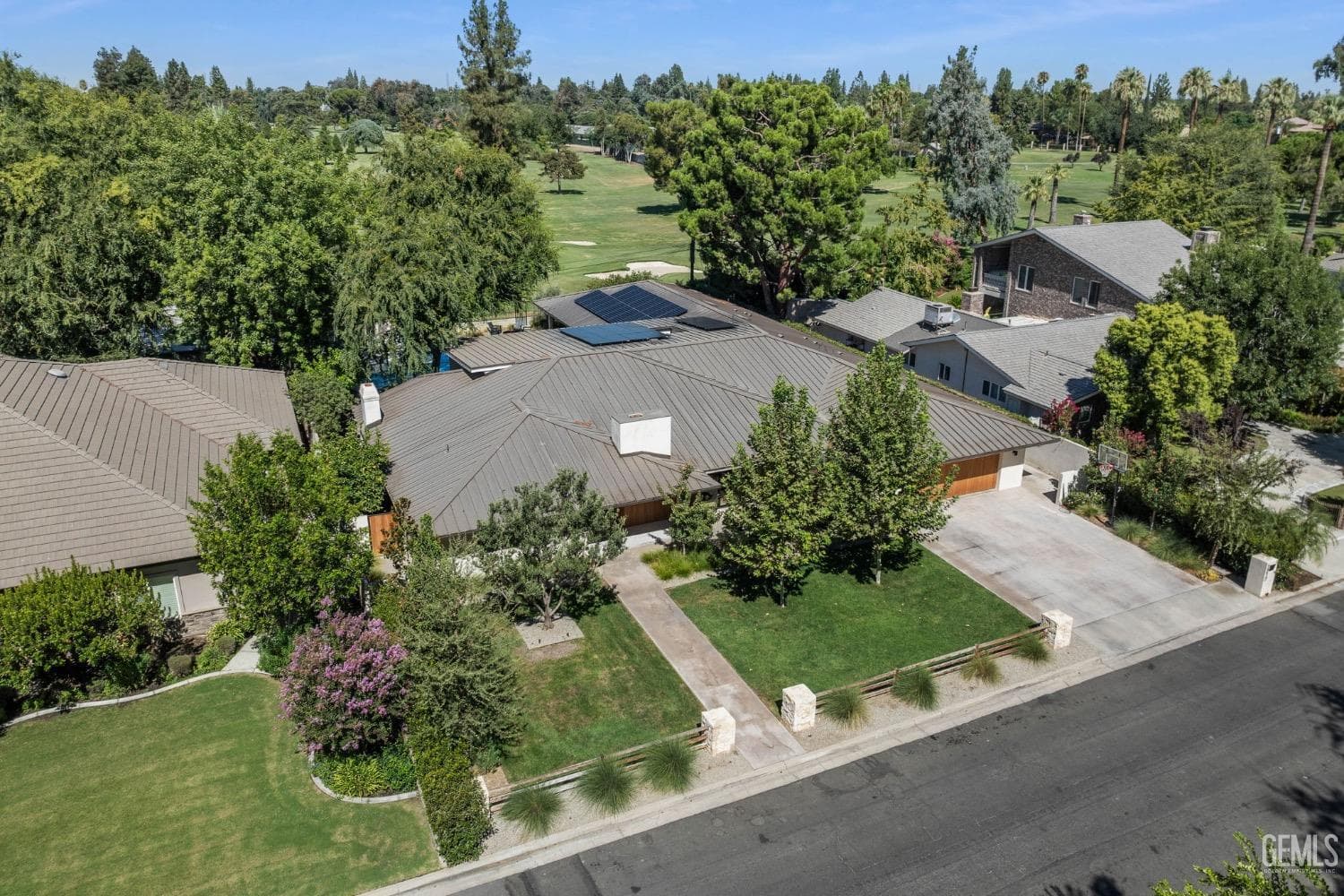 1217 Tam O Shanter Drive — photo 2