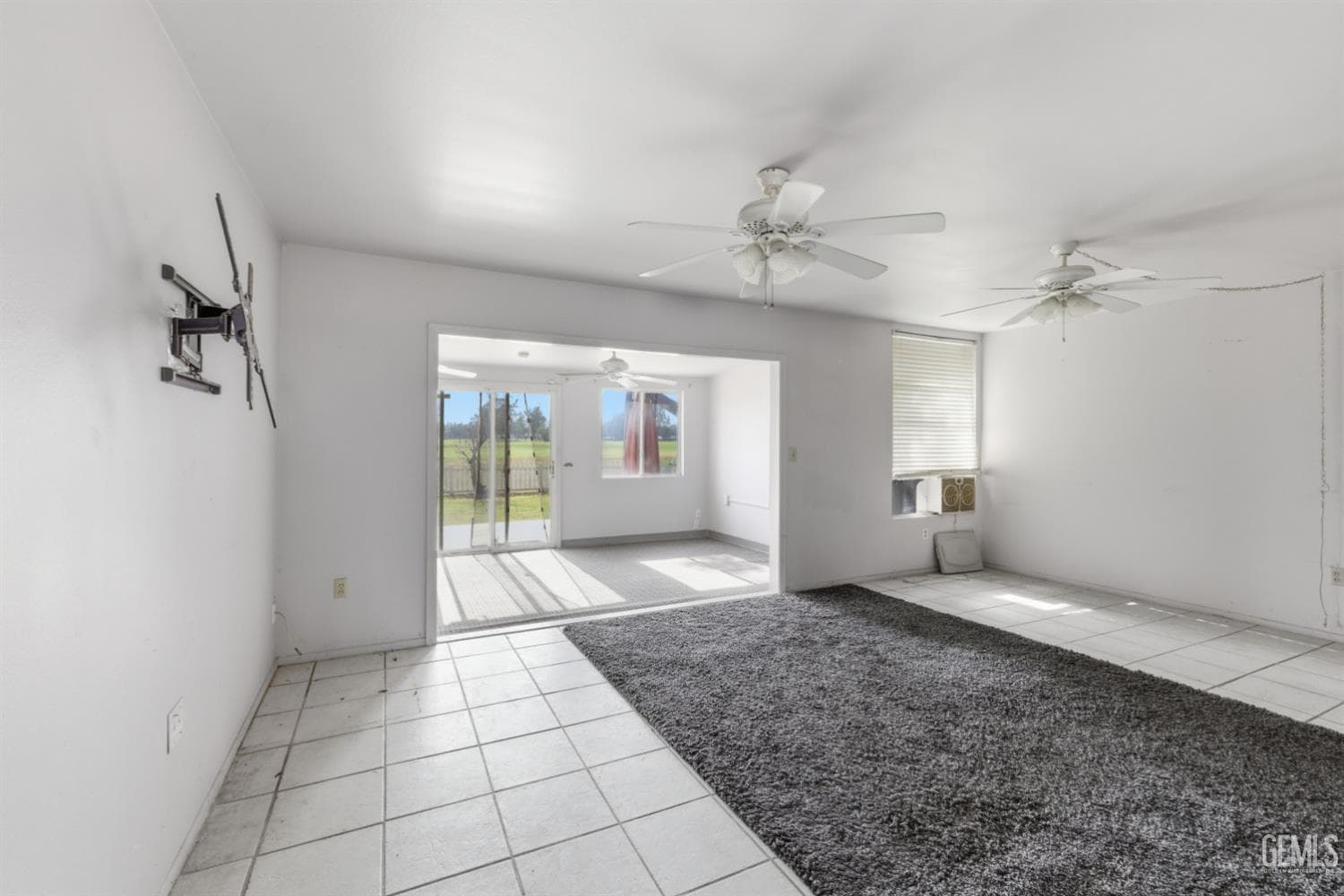 900 River Oaks Drive — photo 3
