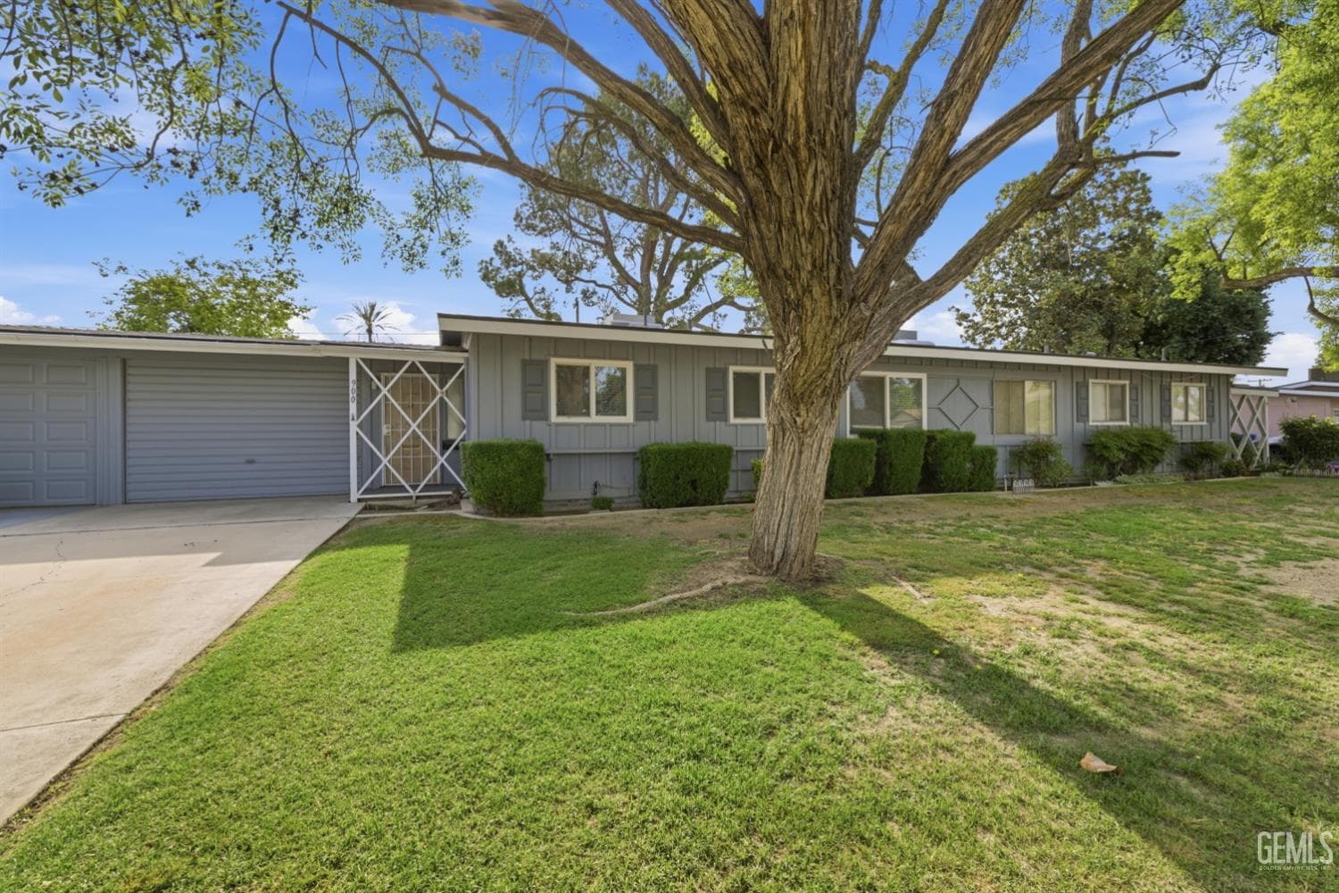 900 River Oaks Drive