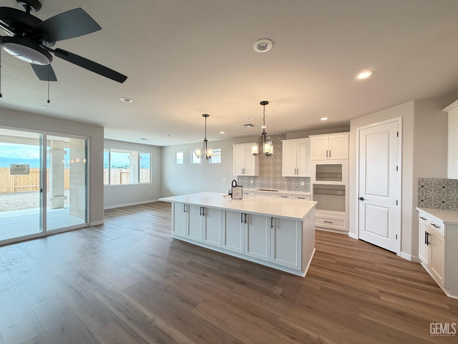 11035 Alcazar Avenue — photo 2