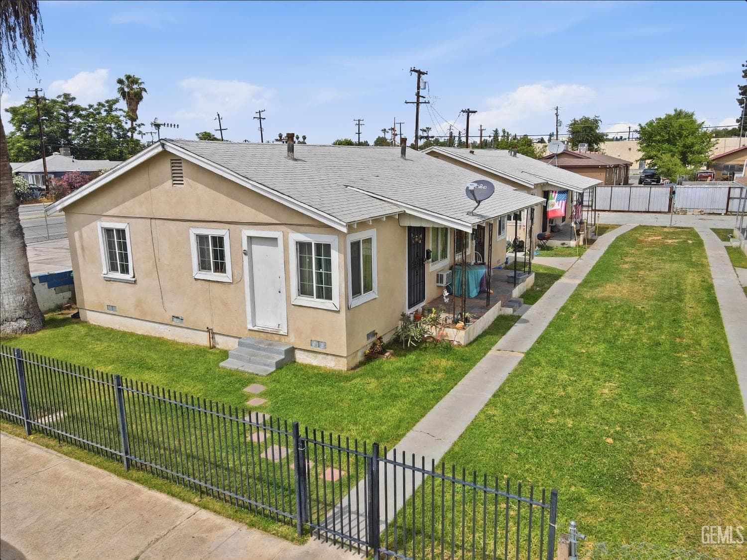 2208 Lake Street
