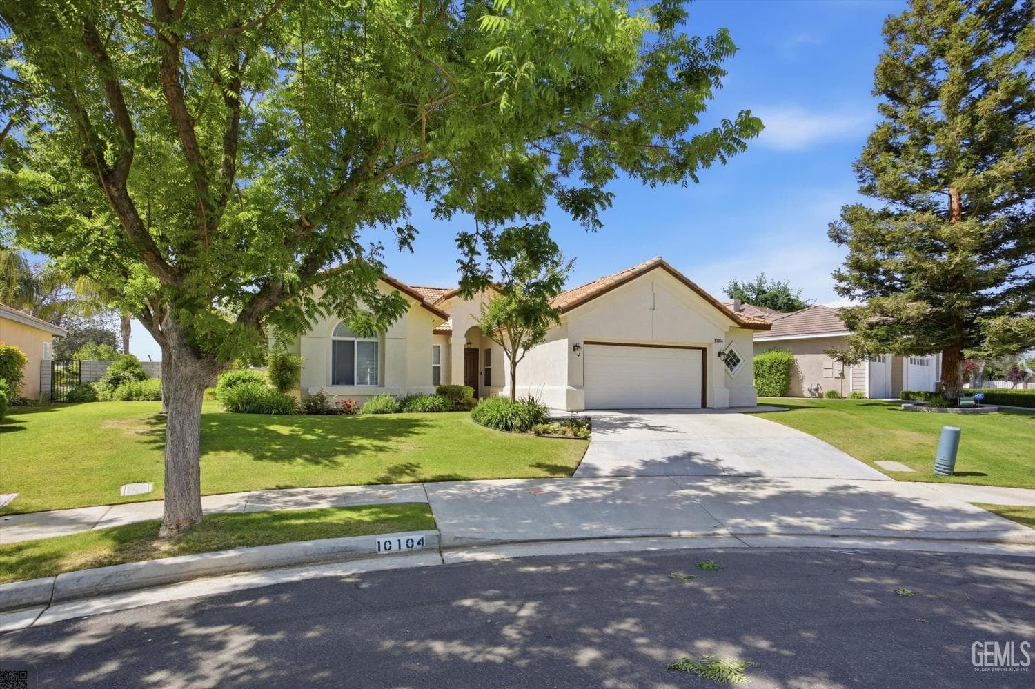 10104 Dutch Iris Drive — photo 2