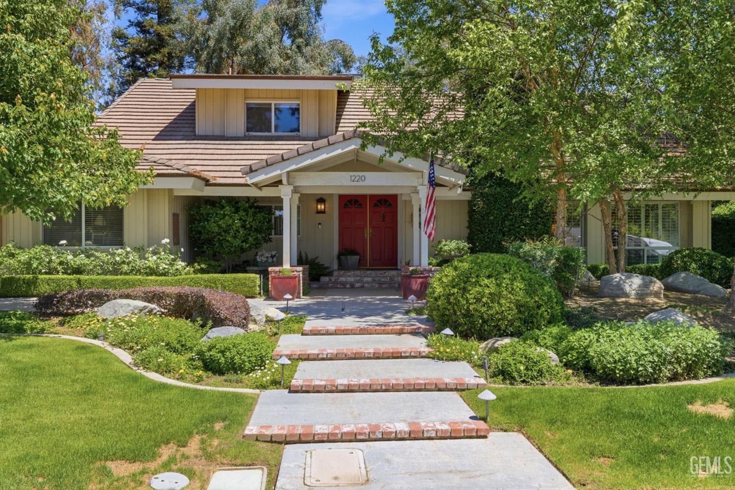 1220 Club View Drive