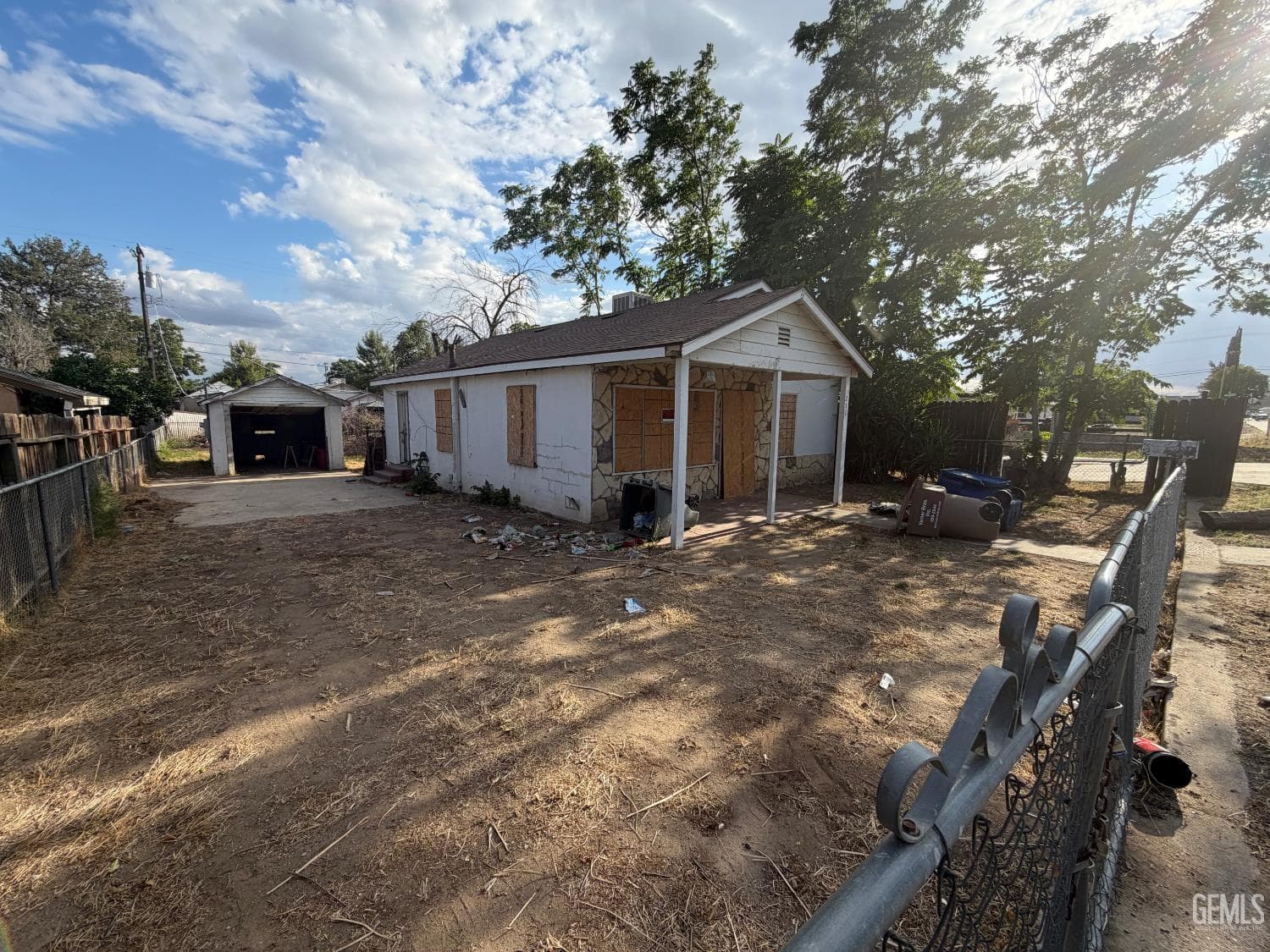 211 E Harding Avenue