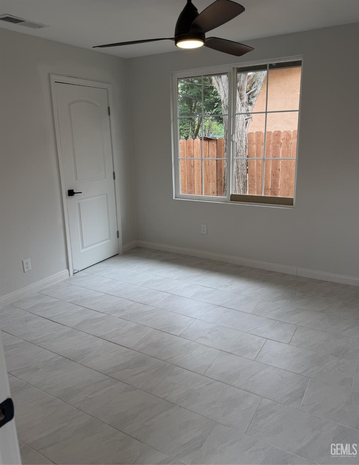 925 Jeffrey — photo 2